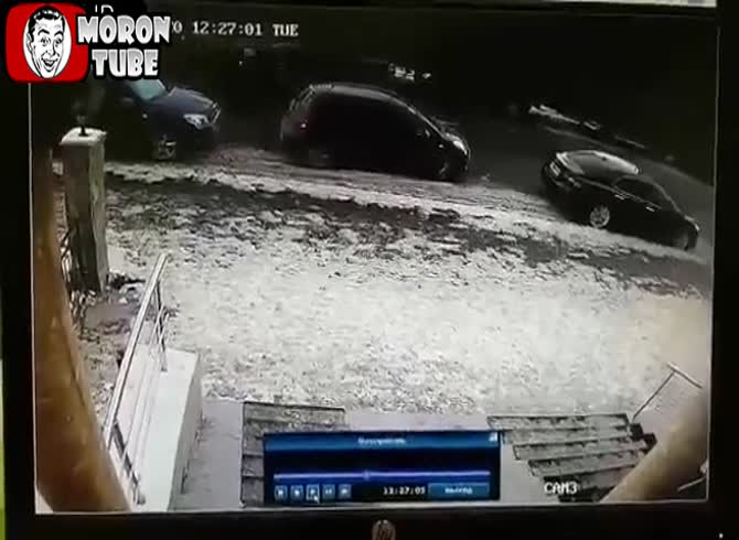 Video :A falling chunk of ice killed a person in Kazakhstan (Public Averti)